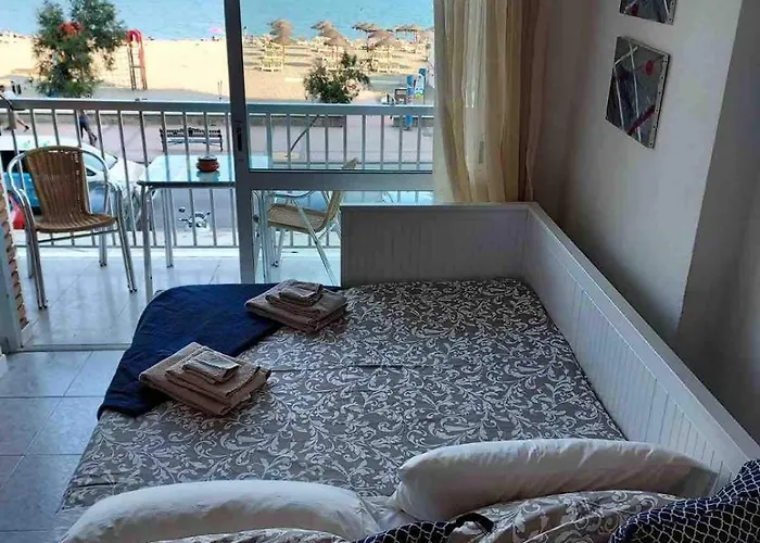 Estudio, First Line De La Playa Prime Location * פואנגירולה