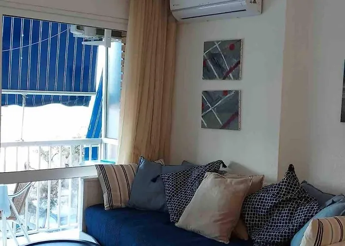 Estudio, First Line De La Playa Prime Location דירה פואנגירולה